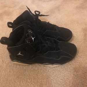 Jordan true flights(BLACK/WHITE) size 7Y